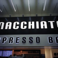 Das Foto wurde bei Macchiato Espresso Bar von Dinara S. am 12/30/2013 aufgenommen