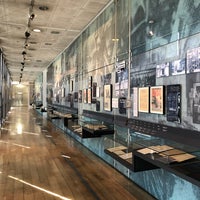 Foto diambil di Museo de la Memoria y los Derechos Humanos oleh Carolina S. pada 9/22/2019