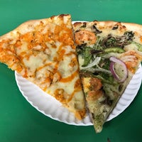 11/4/2018 tarihinde Rob P.ziyaretçi tarafından College Town Pizza'de çekilen fotoğraf