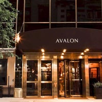 Foto tirada no(a) Avalon Hotel por H A. em 5/15/2015