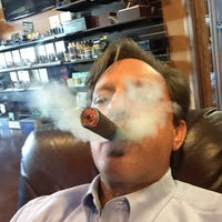 10/28/2015에 Neal T.님이 The Smokey Cigar에서 찍은 사진