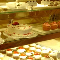 11/7/2013에 Sugar &amp;amp; Spice Cupcakery님이 Sugar &amp;amp; Spice Cupcakery에서 찍은 사진