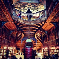 Das Foto wurde bei Livraria Lello von Gary M. am 6/8/2013 aufgenommen