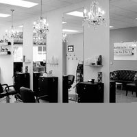 11/8/2013에 Geneva Hair Studio님이 Geneva Hair Studio에서 찍은 사진