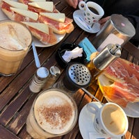 10/29/2018 tarihinde Aleksandra G.ziyaretçi tarafından Cafe 4 Gatos'de çekilen fotoğraf