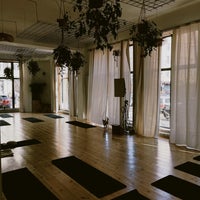 รูปภาพถ่ายที่ YogaCafé - Mindful Life โดย Finja K. เมื่อ 3/20/2022