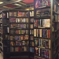 Foto diambil di The Last Bookstore oleh Amy C. pada 7/19/2015