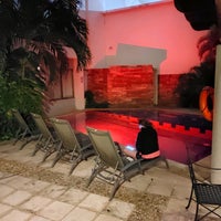 Foto tomada en Ambiance Hotel &amp;amp; Suites  por Denis L. el 1/14/2021