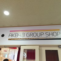 Photo taken at AKB48 グループショップ in AQUA CITY ODAIBA by 地鉄バス on 8/14/2015