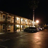 Foto diambil di Mountain View Inn oleh Kawagishi H. pada 10/18/2012