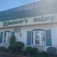 Foto tomada en Riesterer&amp;#39;s Bakery  por Terri N. el 8/1/2020