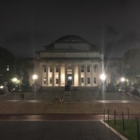 Photo taken at Low Steps - Columbia University by Fabiana S. on 8/12/2018