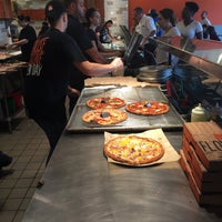 4/28/2015 tarihinde Steve S.ziyaretçi tarafından Blaze Pizza'de çekilen fotoğraf