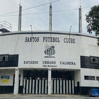 Foto diambil di Estádio Urbano Caldeira (Vila Belmiro) oleh Lucas F. pada 12/28/2021