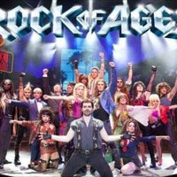 Снимок сделан в Broadway-Rock Of Ages Show пользователем Cecilia W. 8/10/2014