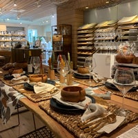 Photo taken at Crate &amp;amp; Barrel by Psychic S. on 9/13/2019