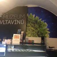 Foto tomada en Muzeum Vltavínů  por Sophia E. el 8/11/2014