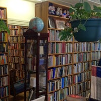รูปภาพถ่ายที่ Haunted Bookshop โดย Haunted Bookshop เมื่อ 8/28/2014