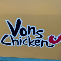 Foto tomada en Von&amp;#39;s Chicken  por Ishani S. el 3/14/2022