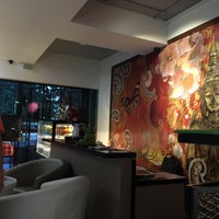 Foto tirada no(a) Cafe 9 &amp;quot;a taste of Thai&amp;quot; por Cheryl W. em 10/18/2015