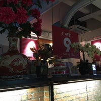 Foto tomada en Cafe 9 &amp;quot;a taste of Thai&amp;quot;  por Cheryl W. el 10/18/2015