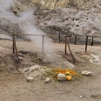 Foto tirada no(a) Vulcano Solfatara por Michèle A. em 9/1/2017