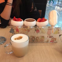 Photo taken at Max Brenner by camiseta on 7/8/2015