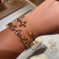 Review Louis Vuitton