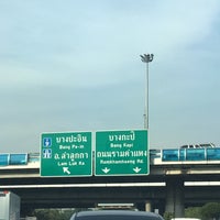 Photo taken at สะพานยกระดับวงแหวนตะวันออก ข้ามถนนรามคำแหง by Yutthiwat N. on 11/21/2016