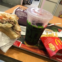 Photo taken at McDonald&amp;#39;s by Glauco T. on 5/22/2017