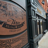 Foto tirada no(a) Three Blind Mice Irish Pub por Three Blind Mice Irish Pub em 4/19/2014