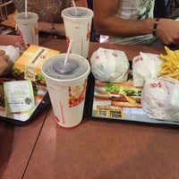 Foto scattata a Burger King da Ruslan G. il 8/24/2015