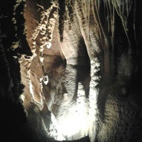 Foto tirada no(a) Talking Rocks Cavern por Aaron S. em 3/19/2014