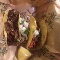 Foto diambil di Tacos Tacos oleh Santiago D. pada 12/10/2016