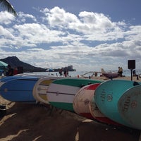 Foto tomada en Waikiki Beach Services  por @MiwaOgletree el 11/23/2013