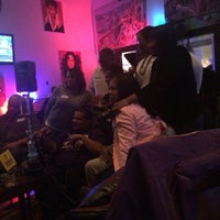 8/6/2016 tarihinde Alex L.ziyaretçi tarafından Mona Lounge &amp;amp; Cigar Bar'de çekilen fotoğraf