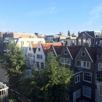 Photo taken at Amsterdam Hostel Uptown by Alex P. on 9/10/2016