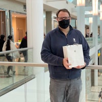 Photo taken at Apple Guildford Town Centre by Bryan H. on 4/3/2021