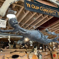 Foto scattata a Ye Olde Curiosity Shop da Bryan H. il 8/28/2022