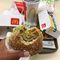 Photo taken at McDonald&amp;#39;s by Vinicius N. on 2/14/2018