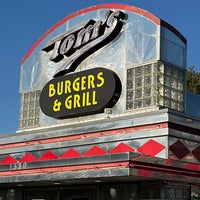 10/2/2022 tarihinde Kenny M.ziyaretçi tarafından Toms Burgers &amp;amp; Grill'de çekilen fotoğraf