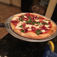 1/3/2016에 Irem B.님이 Sal&amp;#39;s Brick Oven Pizza &amp;amp; Italian Restaurant에서 찍은 사진