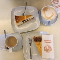 รูปภาพถ่ายที่ Café Dreikäsehoch โดย María R. เมื่อ 9/9/2017