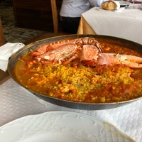 Foto scattata a Restaurante La Marina Puerto De Vega da Chuli il 6/2/2019