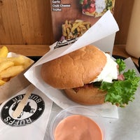 7/22/2017 tarihinde Iulia P.ziyaretçi tarafından Ruff&amp;#39;s Burger'de çekilen fotoğraf