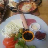 Photo taken at Köşe Breakfast &amp;amp; Pizza by Hale S. on 1/25/2014