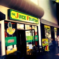 Photo taken at Juices Fountain by Josther G. on 11/5/2012