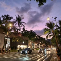Снимок сделан в Waikiki Beach Walk пользователем Melody Ybona G. 8/11/2022