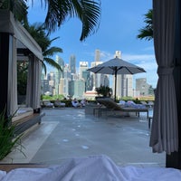 Photo taken at Swimming Pool | Mandarin Oriental, Singapore by mimi on 5/6/2019