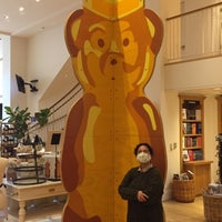 Photo taken at Williams-Sonoma by cbcastro on 9/25/2021